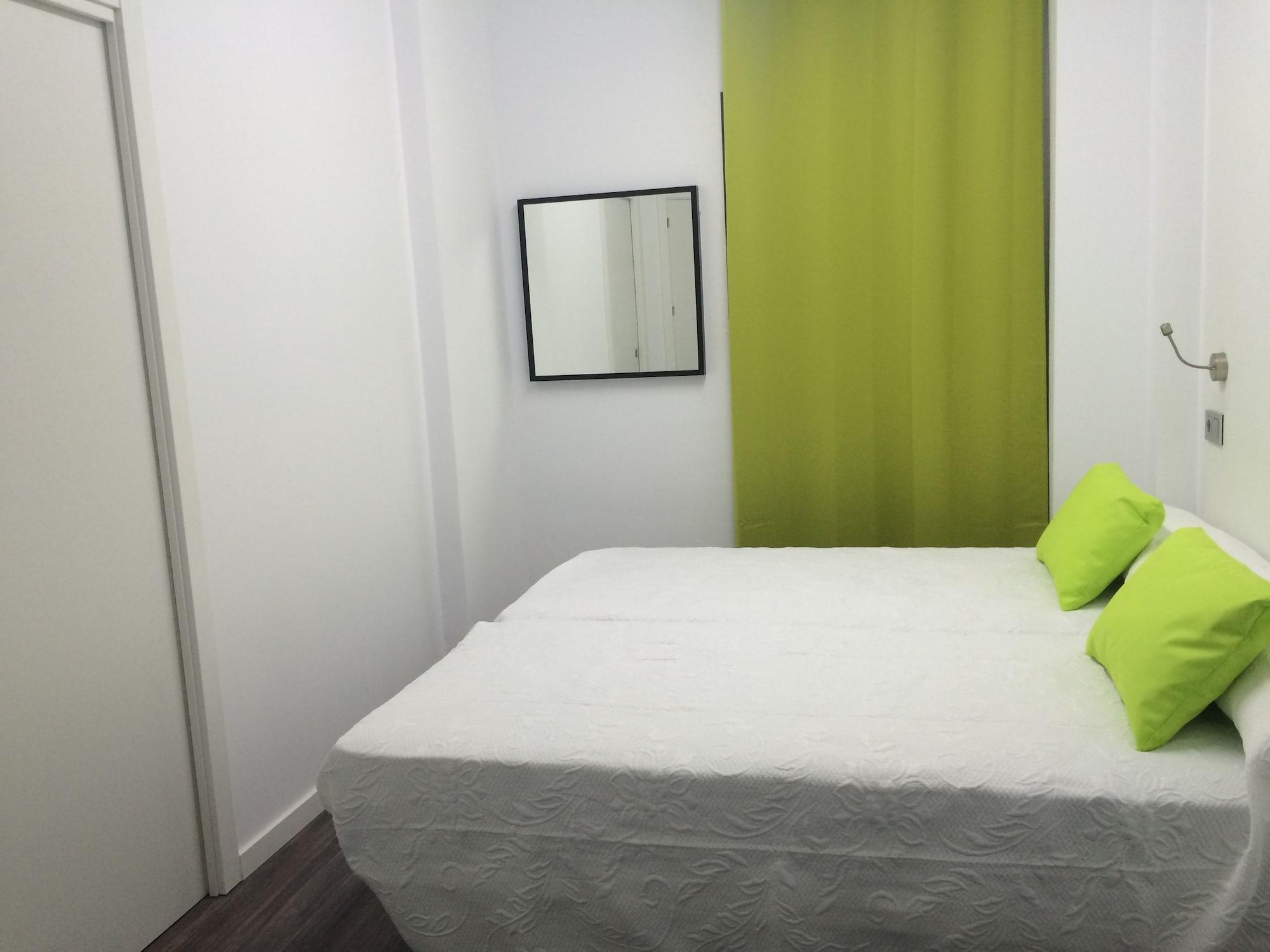 Chameleon Youth Hostel Alicante Eksteriør bilde