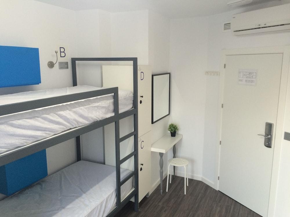 Chameleon Youth Hostel Alicante Eksteriør bilde